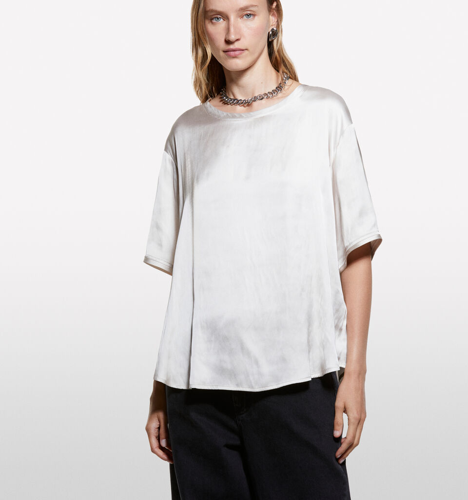 Blusa bege over fit em cetim - blusas para mulher - Bege | Sisley image number 3
